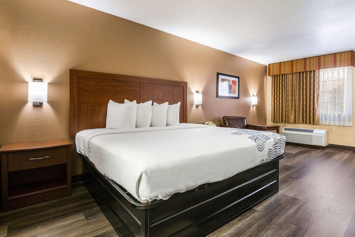 Room 21 of 28