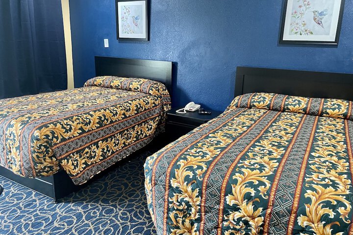Room 6 of 13