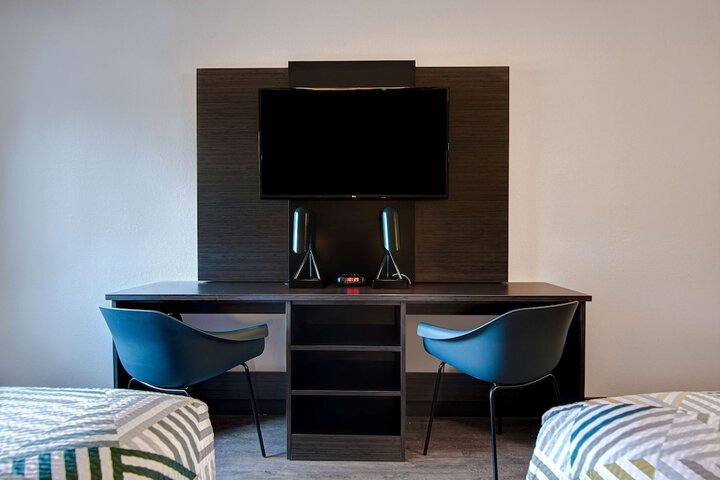 Room 16 of 37