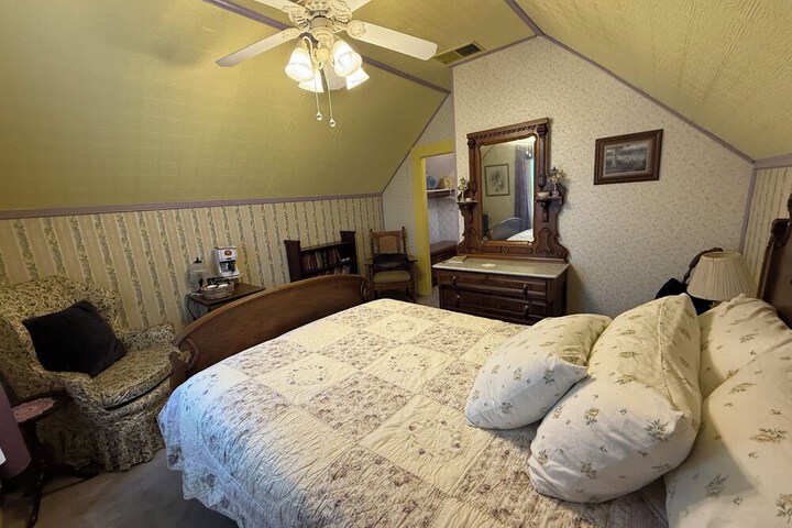 Room 12 of 22