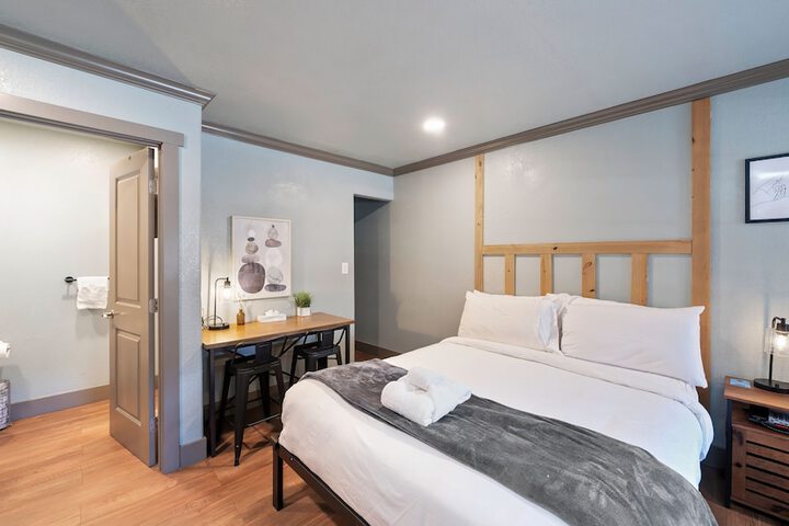 Room 32 of 35