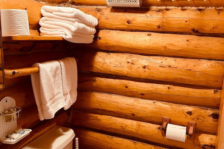 Carlo Creek Cabins