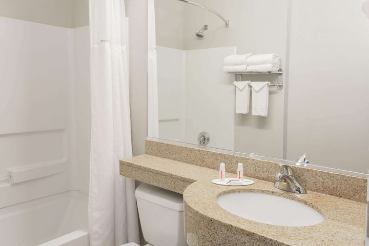 Microtel Inn & Suites by Wyndham Port Charlotte / Punta Gorda