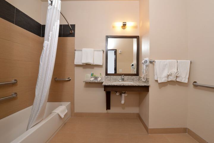 Holiday Inn Express & Suites Globe by IHG