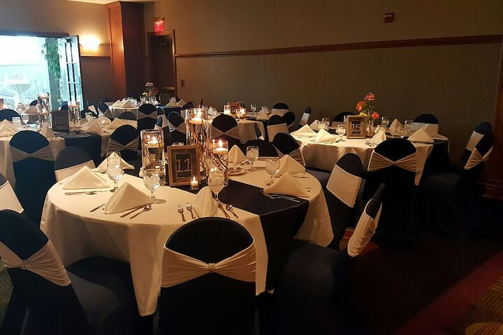 Ballroom/Hall 31 of 45