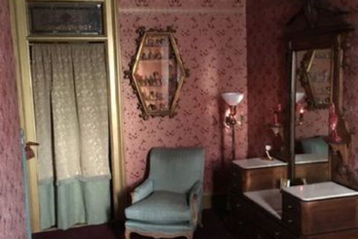 Nicki Lee Mansion