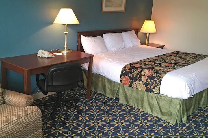 Room 7 of 12