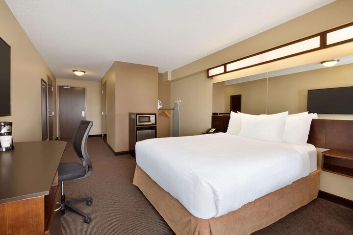 Room 19 of 38