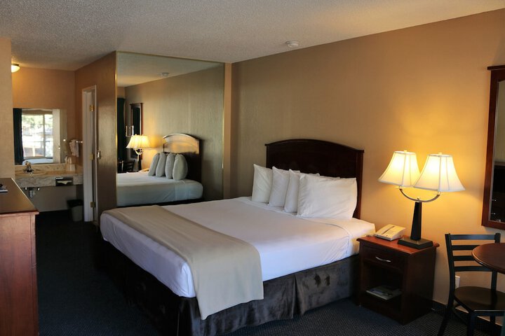 Room 11 of 24