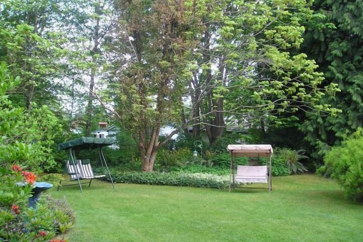 Cedar Wood Lodge B & B