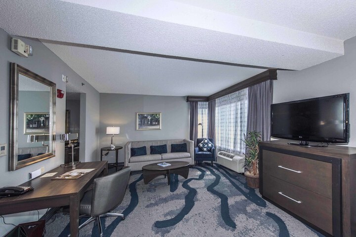 DoubleTree by Hilton North Charleston - Convention Center