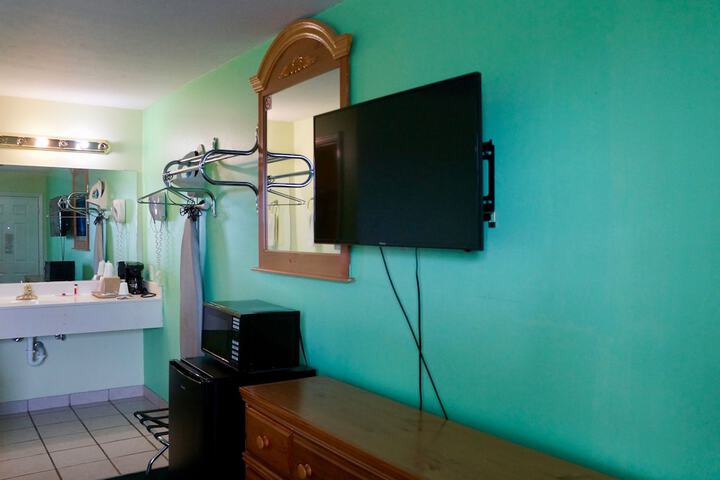 Room 15 of 33