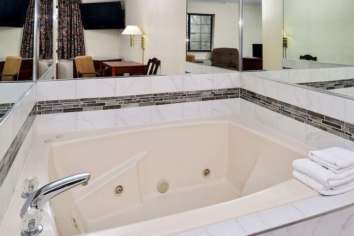 Econo Lodge Inn & Suites Shelbyville