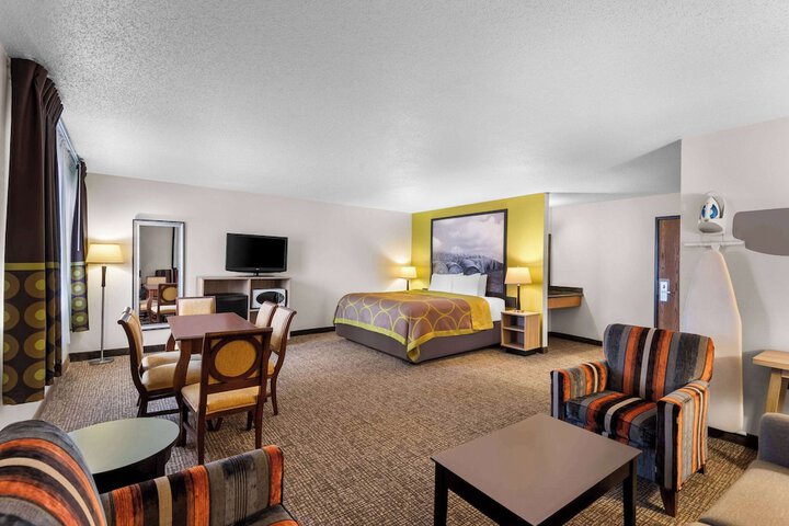 Super 8 by Wyndham Oelwein