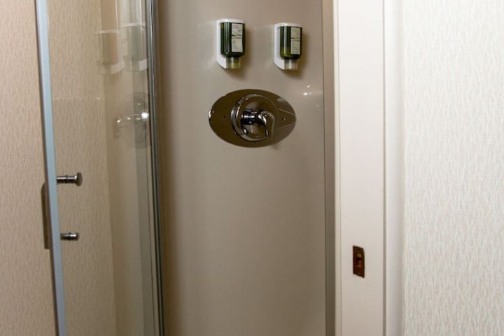 Room 18 of 34