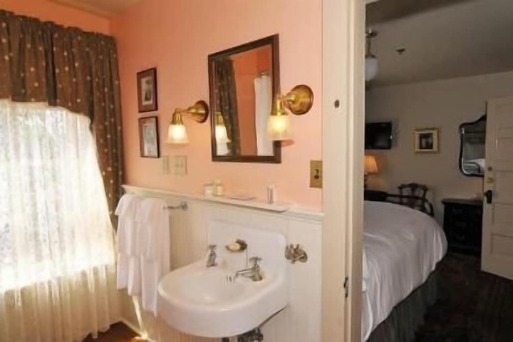 Room 114 of 138