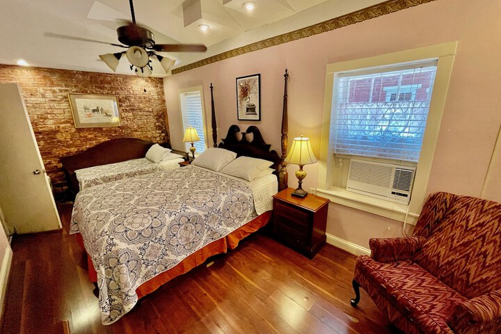 Room 17 of 100