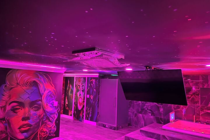 Room 10 of 26