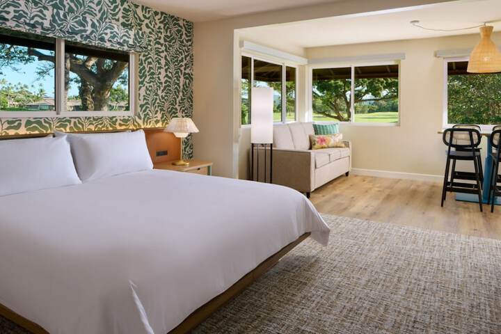 Royal Lahaina Resort & Bungalows