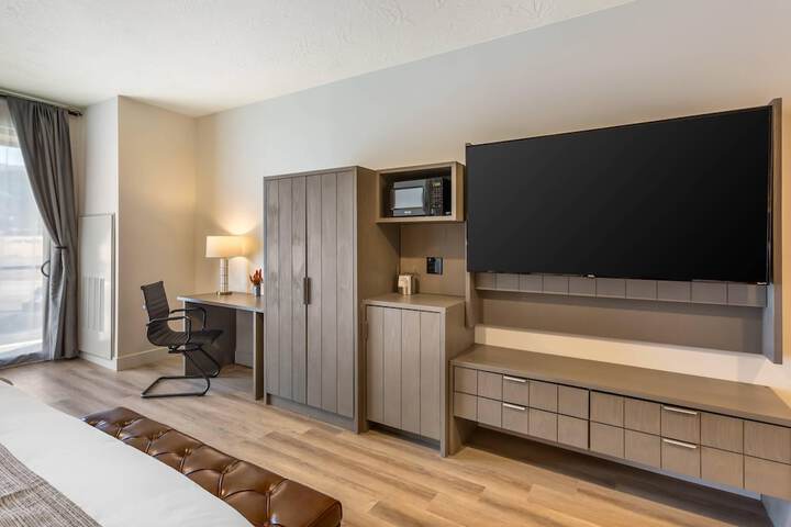 The Valor an Ascend Collection Hotel