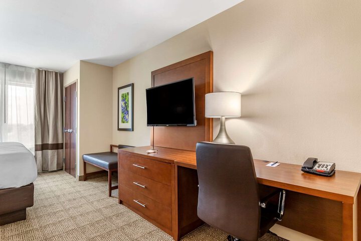 Room 17 of 28