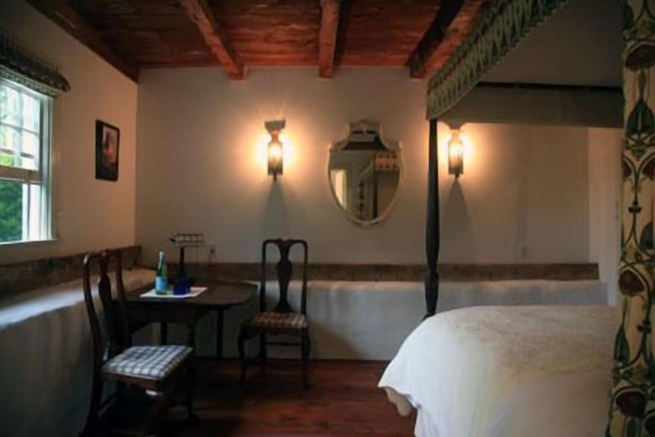 Room 7 of 28