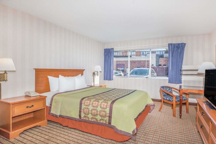 Room 12 of 14