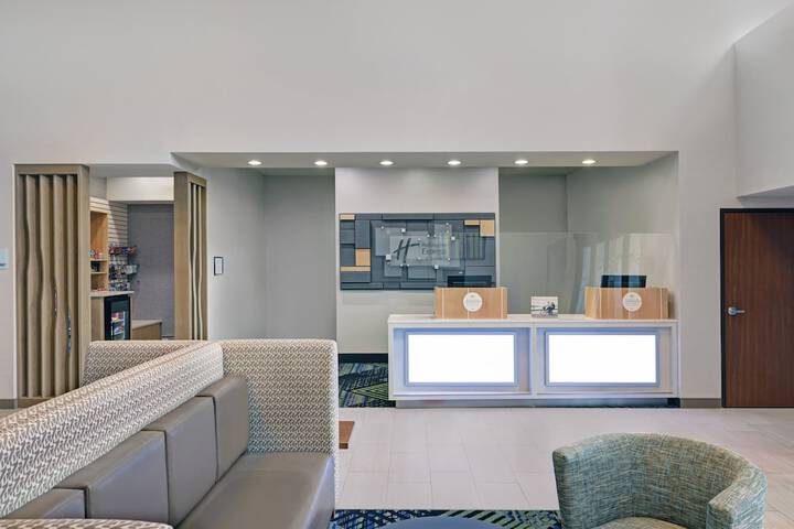 Holiday Inn Express Hotel & Suites NEWPORT by IHG