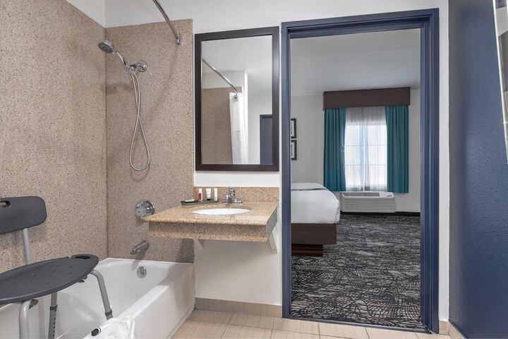 La Quinta Inn & Suites by Wyndham Paris