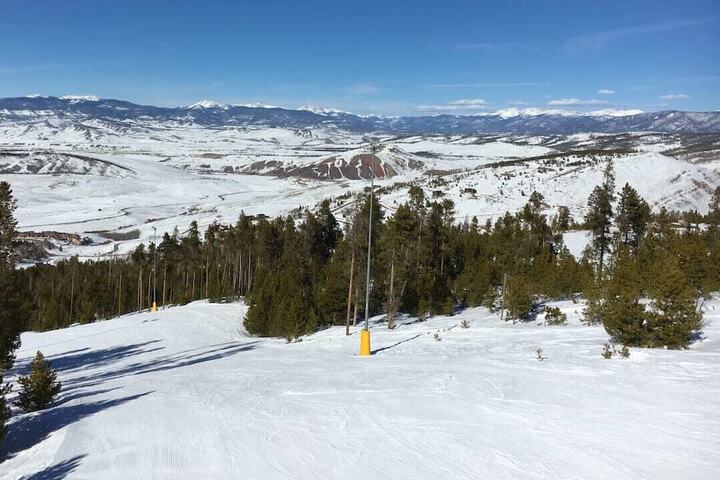 Ski-in / out Granby Ranch Condo w/ Balcony!
