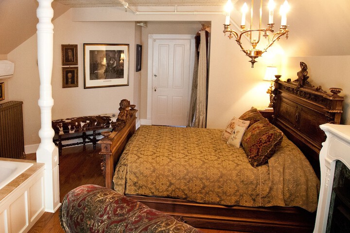 Room 11 of 48
