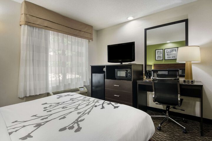 Room 25 of 32