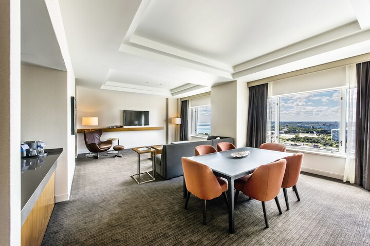 Room 33 of 80