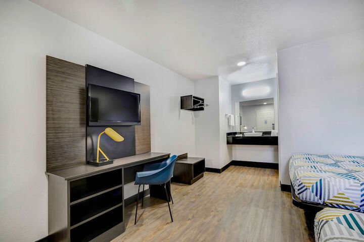 Room 53 of 59