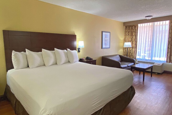 Room 8 of 14