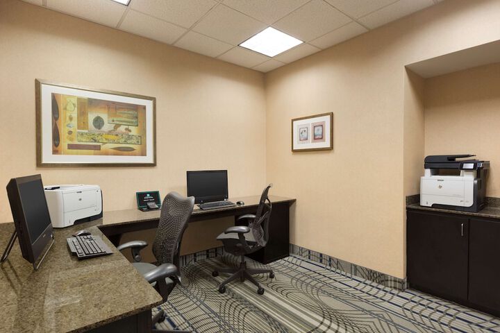 Business Center 83 of 88