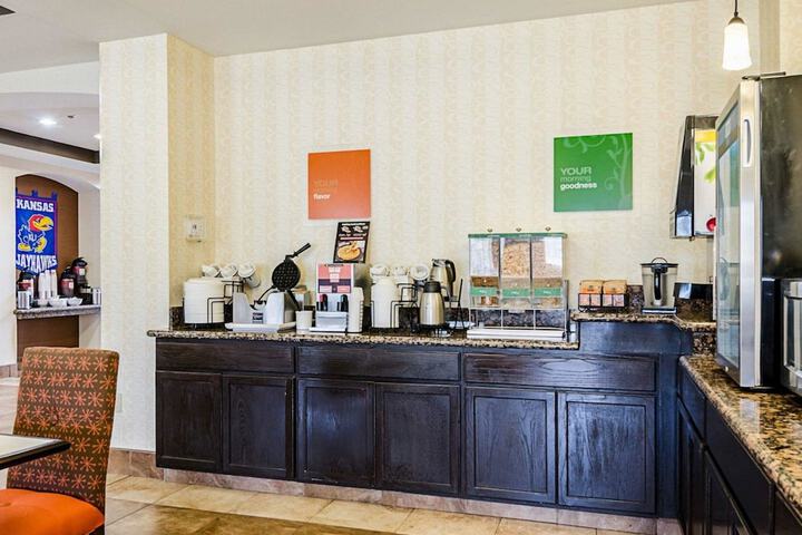 Comfort Inn & Suites Lawrence - University Area