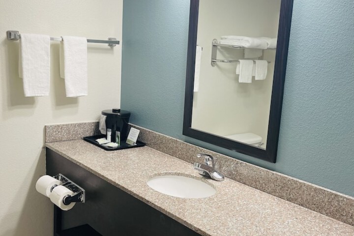 Room 6 of 17