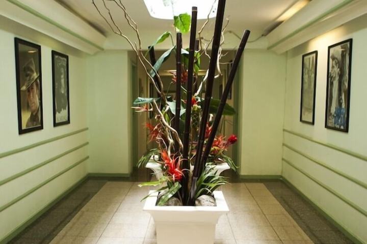 Hollywood Celebrity Hotel