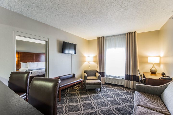 Comfort Suites Pineville - Ballantyne Area