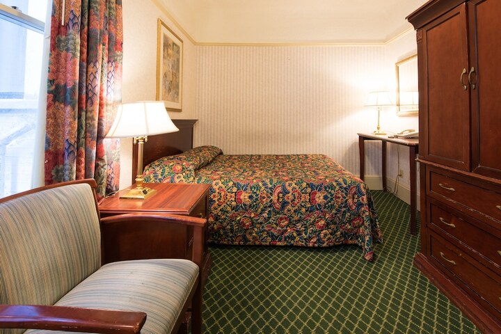 Room 29 of 68