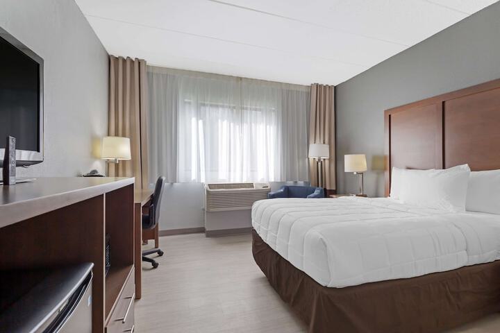 Clarion Hotel & Suites BWI Airport North