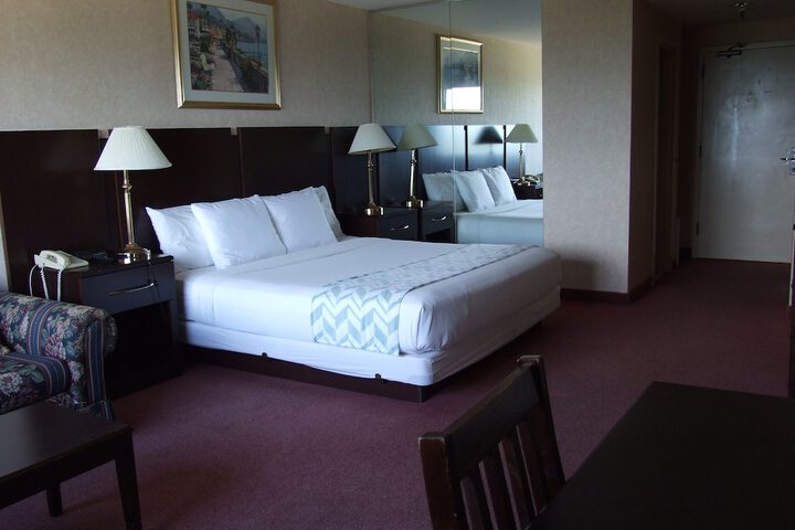 Room 4 of 5