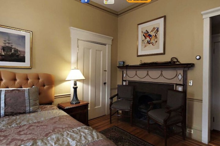 Room 10 of 36