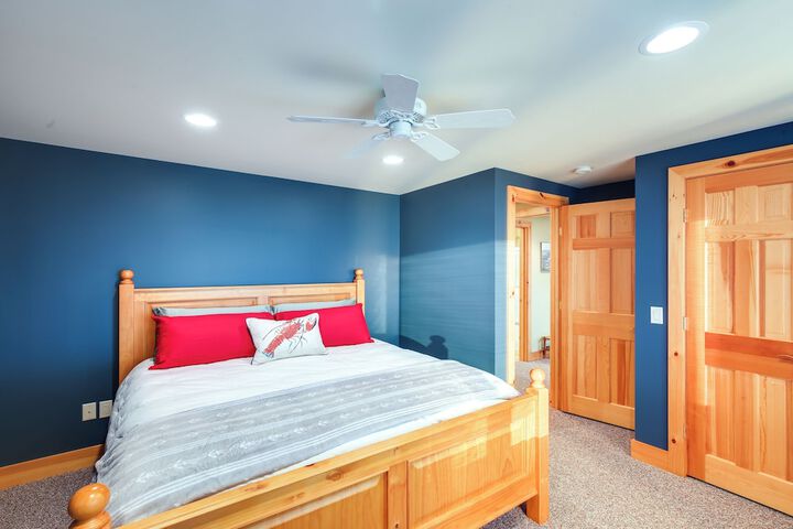Lake View Champlain Home w / Hot Tub & Sauna!