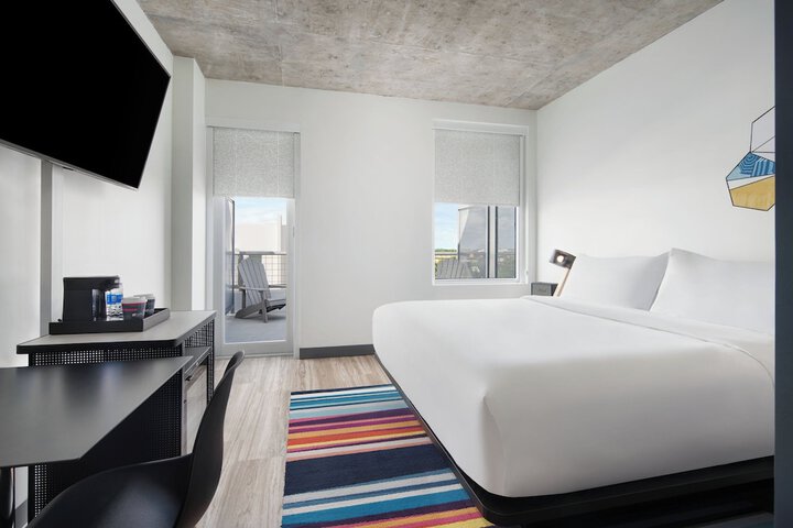 Room 26 of 80