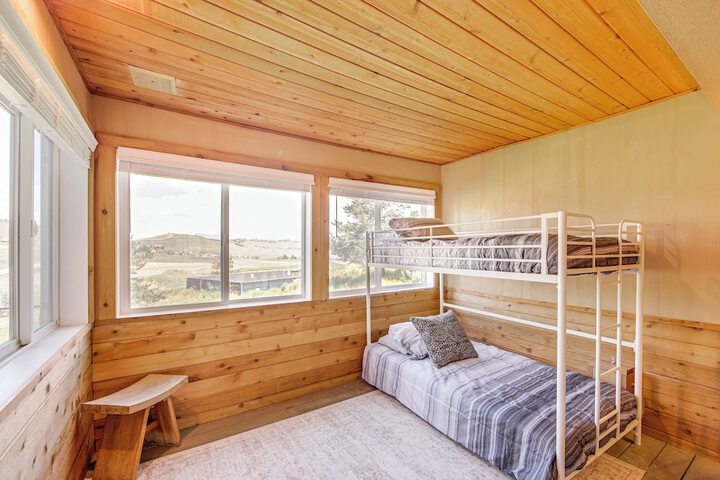 Ski-in / out Granby Ranch Condo w/ Balcony!