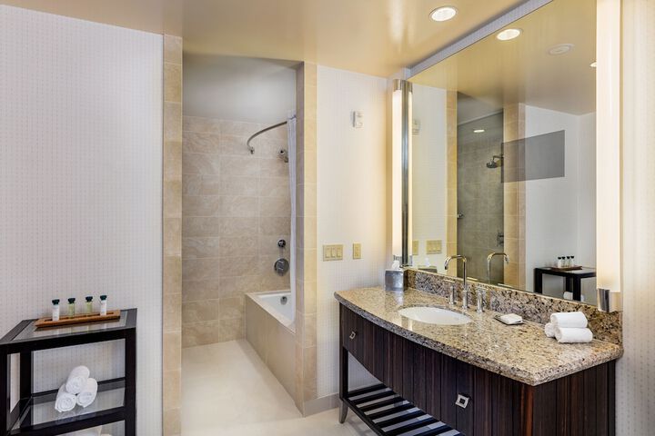 Hilton San Diego Bayfront