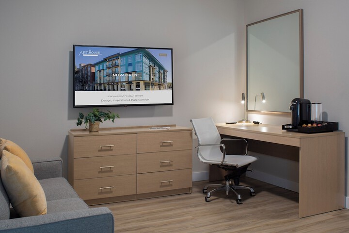 Art House Hotel and Suites