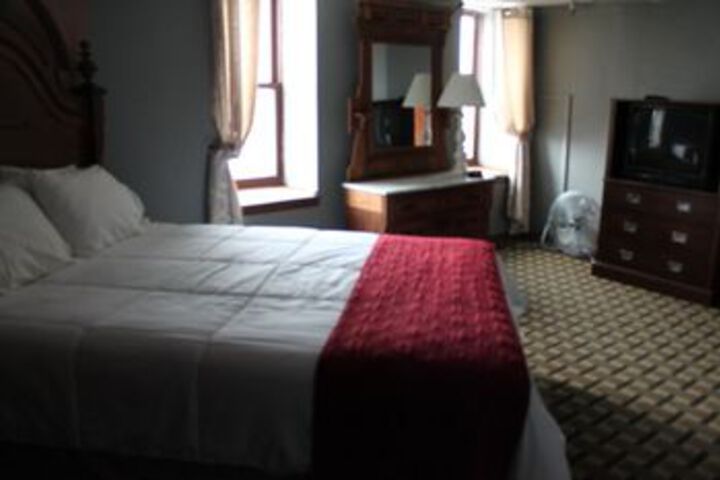 Historic Calumet Inn